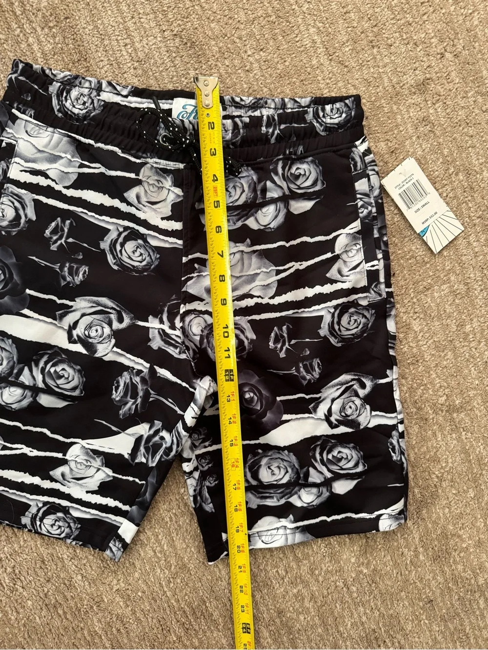 Men’s Black & White Rose-Print Shorts Size Small